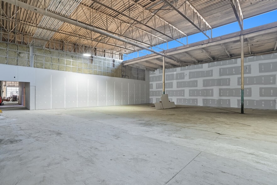 324 24th St W, Saskatoon, SK for sale - Building Photo - Image 3 of 11