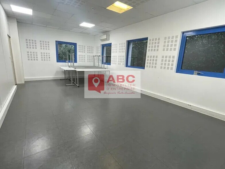 Office in Montpellier for lease - Building Photo - Image 2 of 8