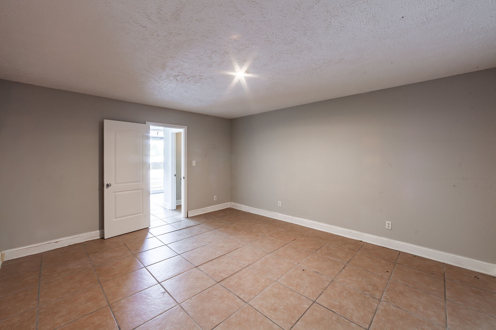 123-139 Ragland Rd, Jackson, TN for lease Interior Photo- Image 1 of 3