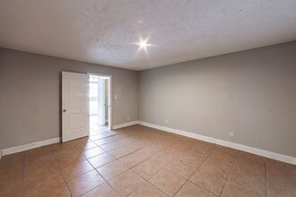 123-139 Ragland Rd, Jackson, TN for lease Interior Photo- Image 1 of 3