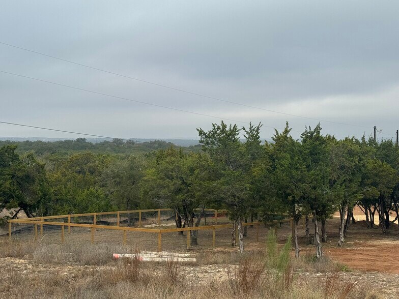 13100 Fitzhugh Rd, Austin, TX à vendre - Photo du bâtiment - Image 3 de 18