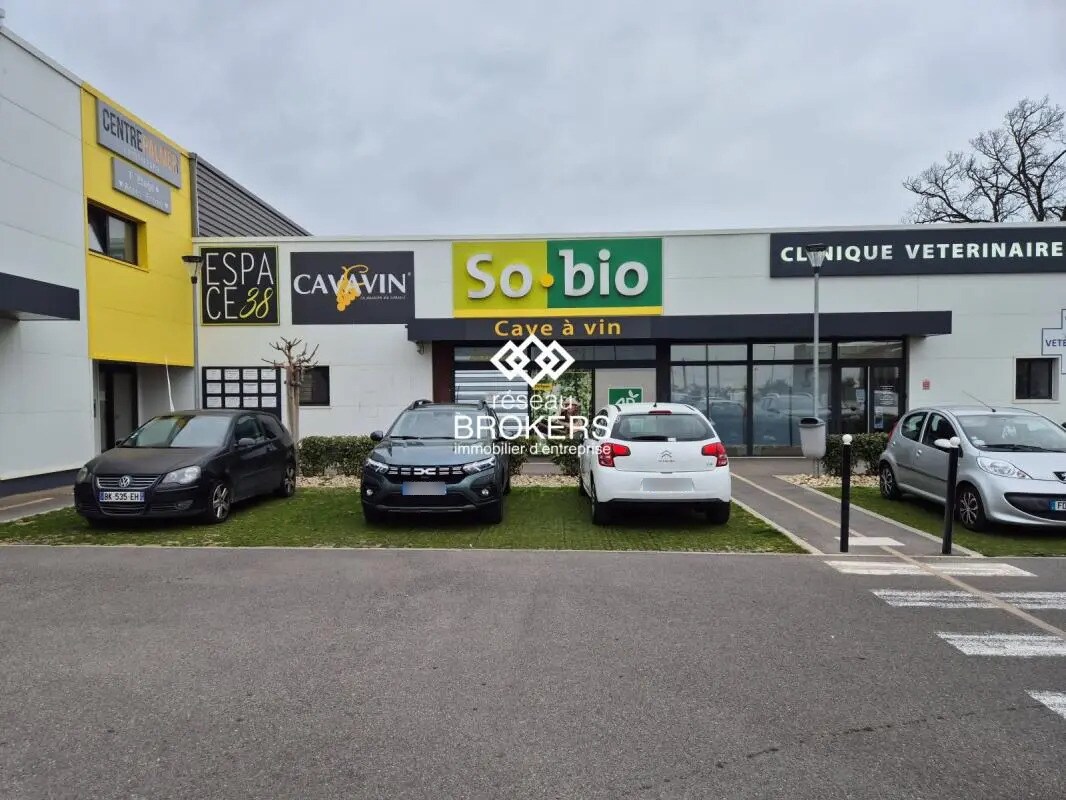 Retail in Istres for lease Building Photo- Image 1 of 4