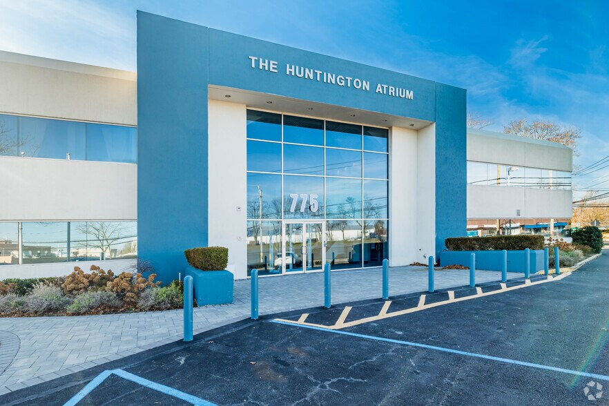 775 Park Ave, Huntington, NY for sale - Building Photo - Image 2 of 11