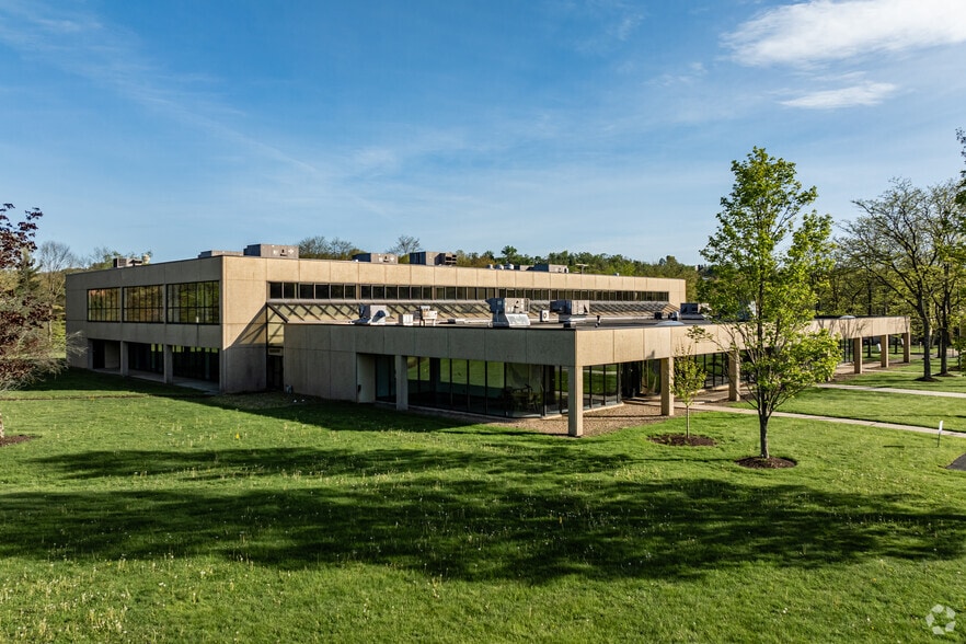 103 Technology Dr, Pittsburgh, PA à louer - Photo du bâtiment - Image 2 de 19