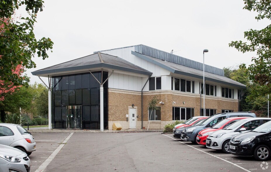 Addlestone Rd, Addlestone à louer - Photo du bâtiment - Image 1 de 4