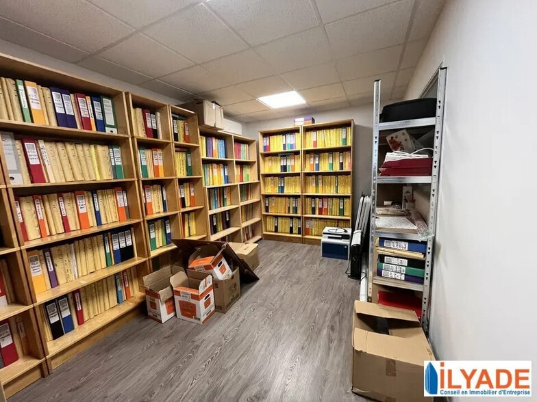 Bureau dans Rousset à louer - Photo intérieure - Image 2 de 8