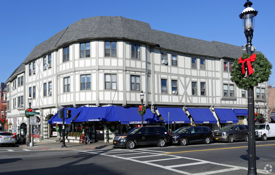 1-7 N Broadway, Tarrytown, NY for lease - Primary Photo - Image 1 of 3