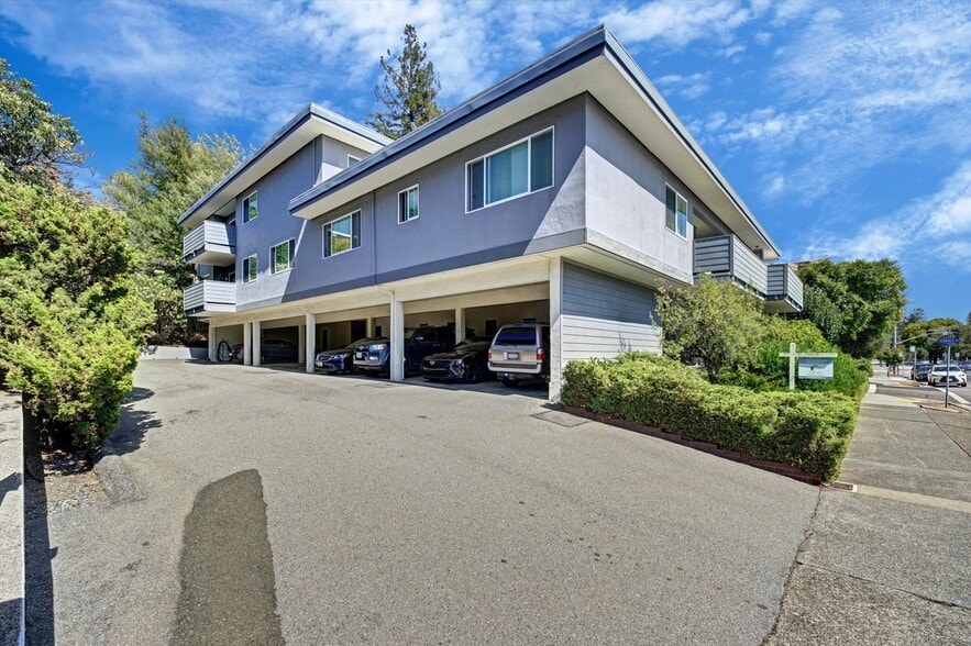934 Sir Francis Drake Blvd, Greenbrae, CA for sale - Building Photo - Image 2 of 12