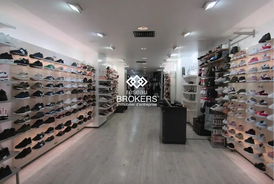 Retail in Grenoble for lease - Interior Photo - Image 1 of 6