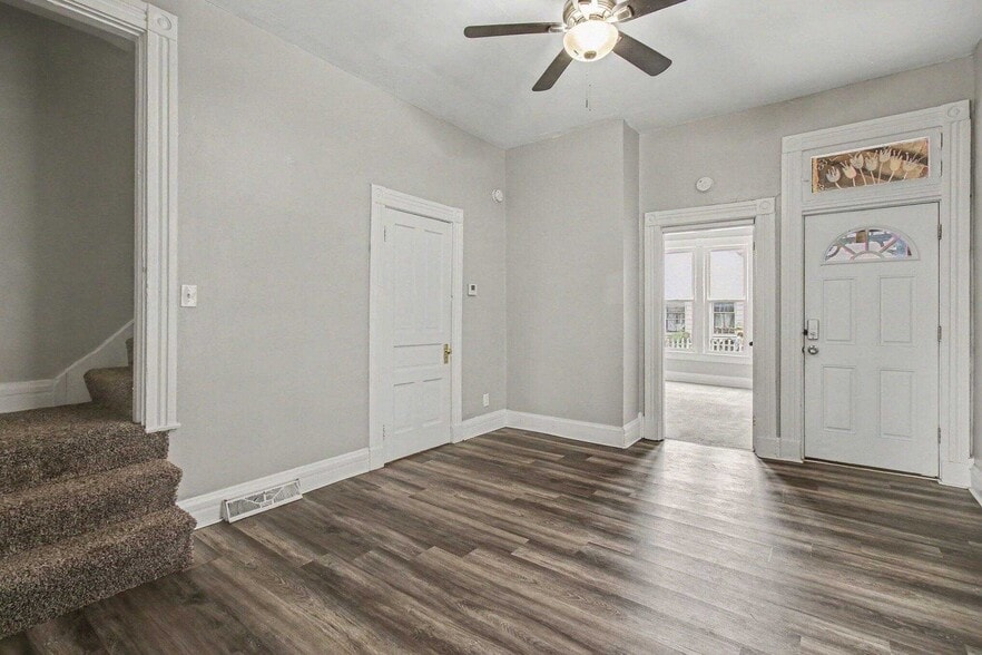 318-320 Lafayette Ave, Bellevue, KY for sale - Interior Photo - Image 3 of 15