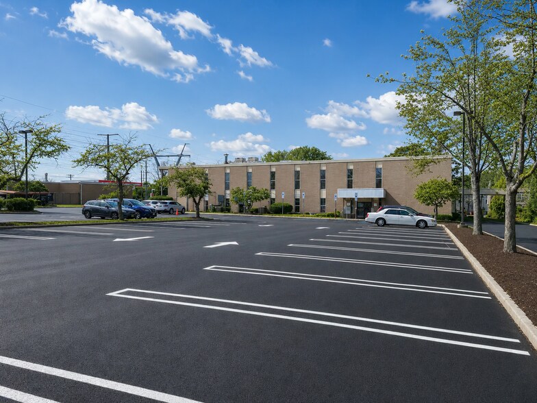340 Main St, Madison, NJ à louer - Photo du bâtiment - Image 3 de 4