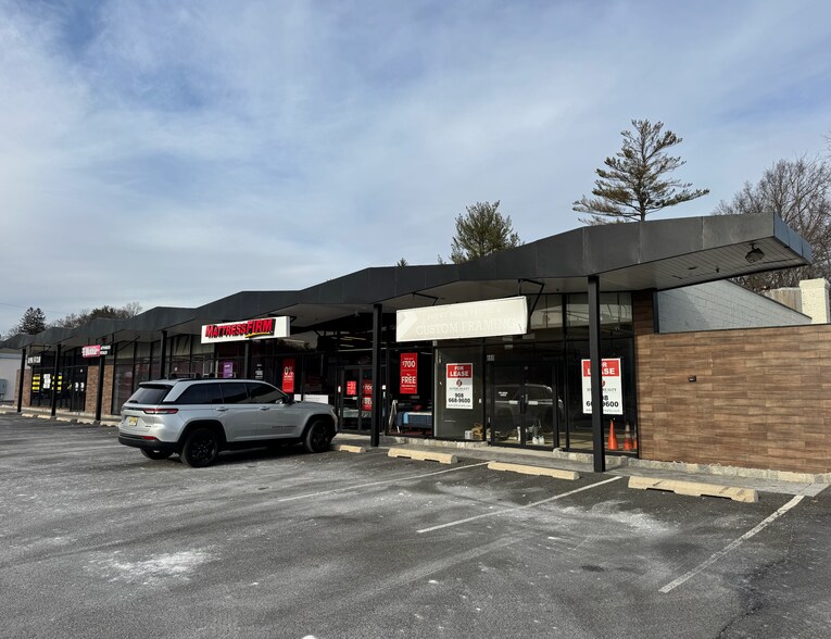 688-700 Morris Tpke, Short Hills, NJ à louer - Photo principale - Image 3 de 10