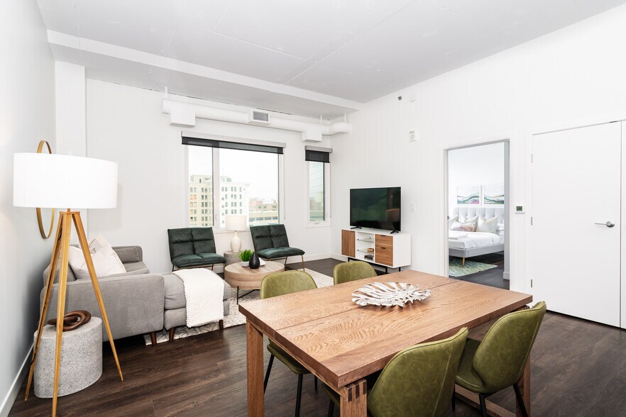 233 Kennedy St, Winnipeg, MB à louer - Photo du bâtiment - Image 3 de 56