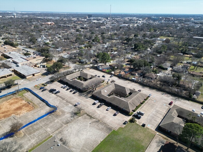 905 Medical Centre Dr, Arlington, TX for lease - Building Photo - Image 1 of 6