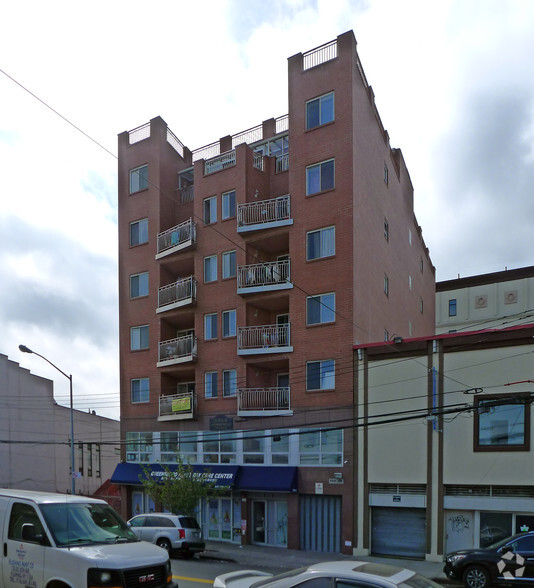 13510 35th Ave, Flushing, NY for lease - Building Photo - Image 1 of 14