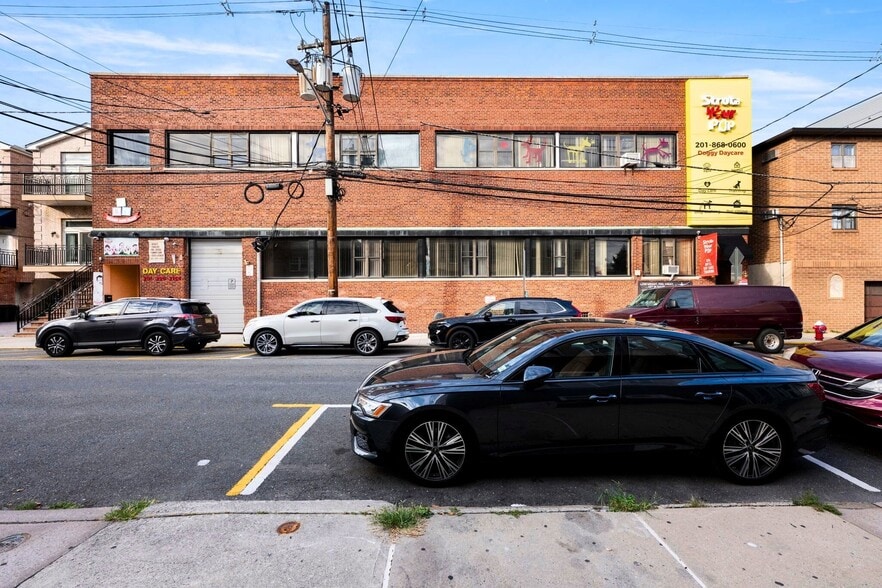 72 68th St, Guttenberg, NJ for lease - Building Photo - Image 2 of 28