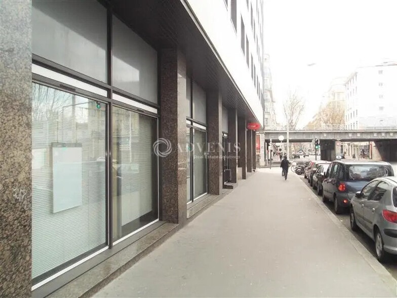 Office in Lyon for lease - Building Photo - Image 1 of 3