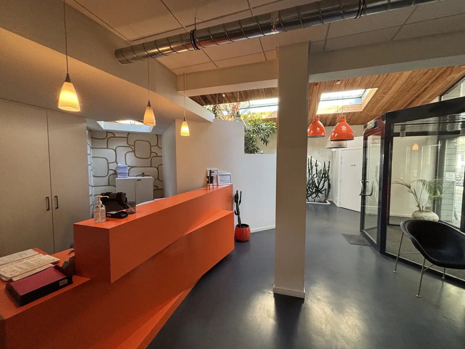 Office in Annecy for sale Lobby- Image 1 of 8