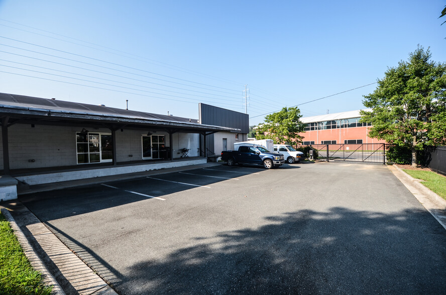 1315 S Main St, Winston-Salem, NC for lease - Building Photo - Image 3 of 9