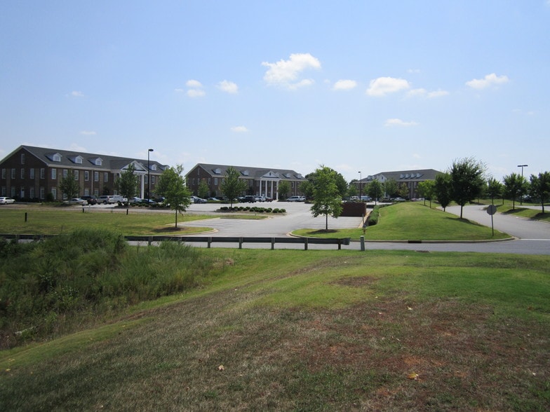114 Morlake Dr, Mooresville, NC à louer - Autre - Image 2 de 15