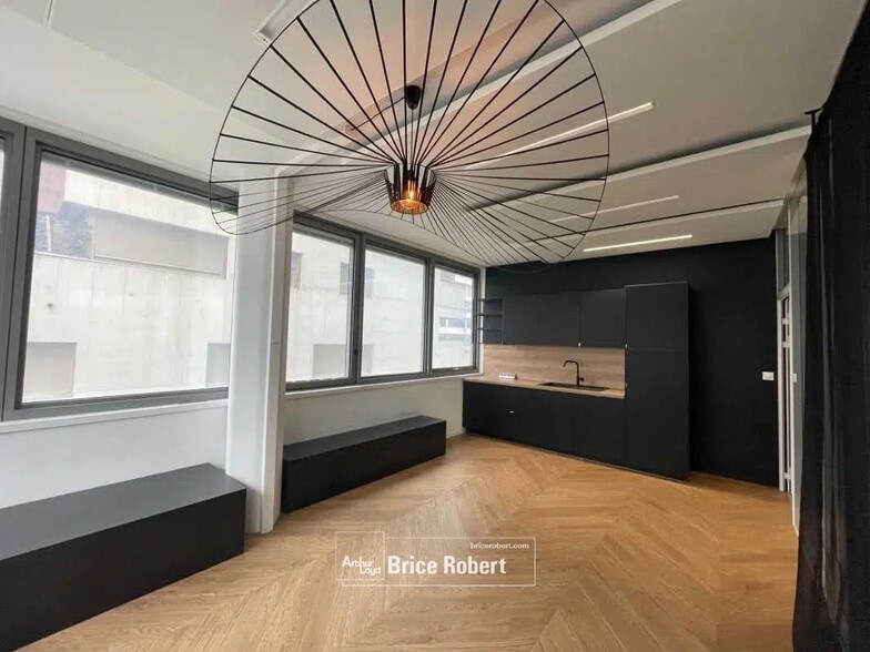 Office in Lyon for lease - Interior Photo - Image 3 of 8