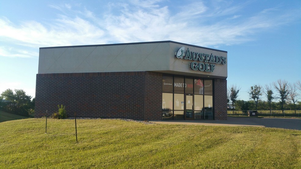 4405 Southern Hills Dr, Sioux City, IA à vendre - Photo du bâtiment - Image 2 de 22