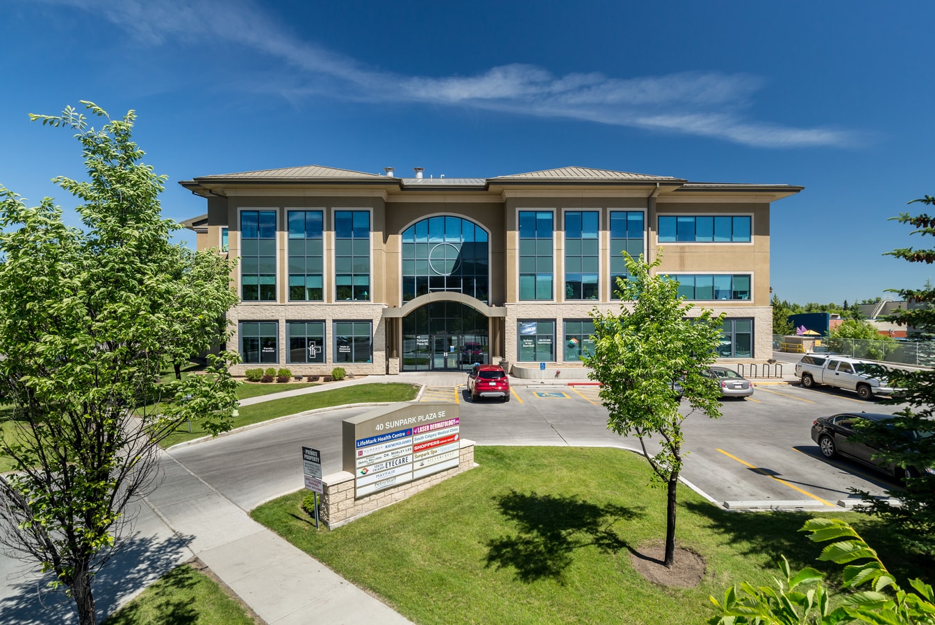 40 Sunpark Plz SE, Calgary, AB for lease Primary Photo- Image 1 of 7