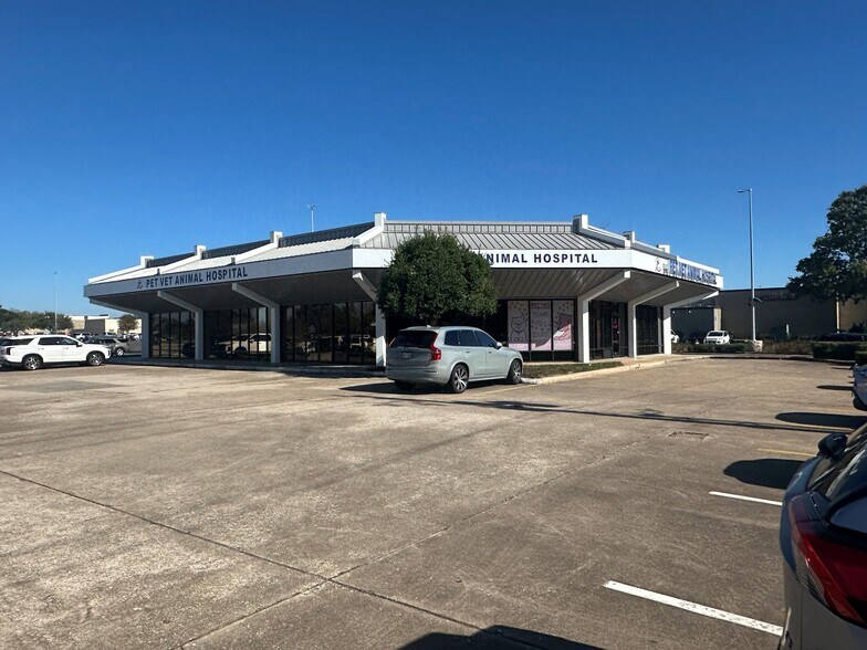 1520 W Bay Area Blvd, Friendswood, TX à louer - Photo du bâtiment - Image 2 de 5