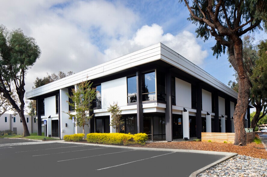 1900 Embarcadero Rd, Palo Alto, CA à vendre - Photo du bâtiment - Image 1 de 4