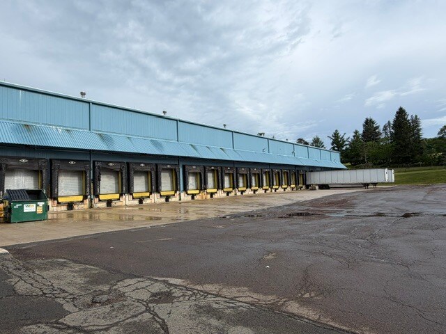 Plus de détails pour 1220 Oak Hill Rd, Mountain Top, PA - Industriel à louer