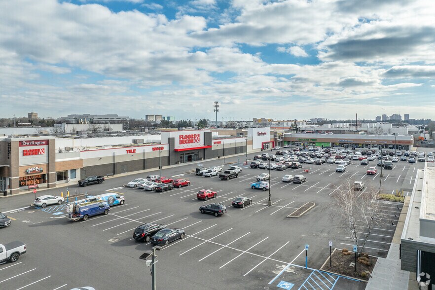 650 Stewart Ave, Garden City, NY for lease - Building Photo - Image 2 of 5