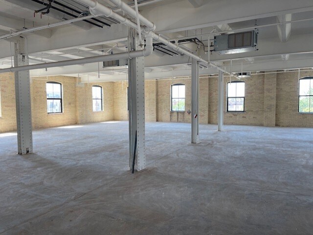 Plus de détails pour 30 Powerhouse St, Toronto, ON - Bureau à louer