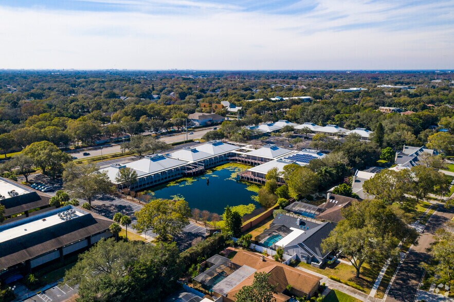 2901 W Busch Blvd, Tampa, FL à louer - Photo du bâtiment - Image 2 de 38