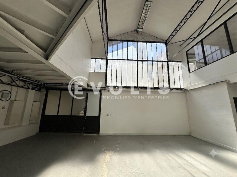 Flex in Malakoff for sale - Building Photo - Image 2 of 21