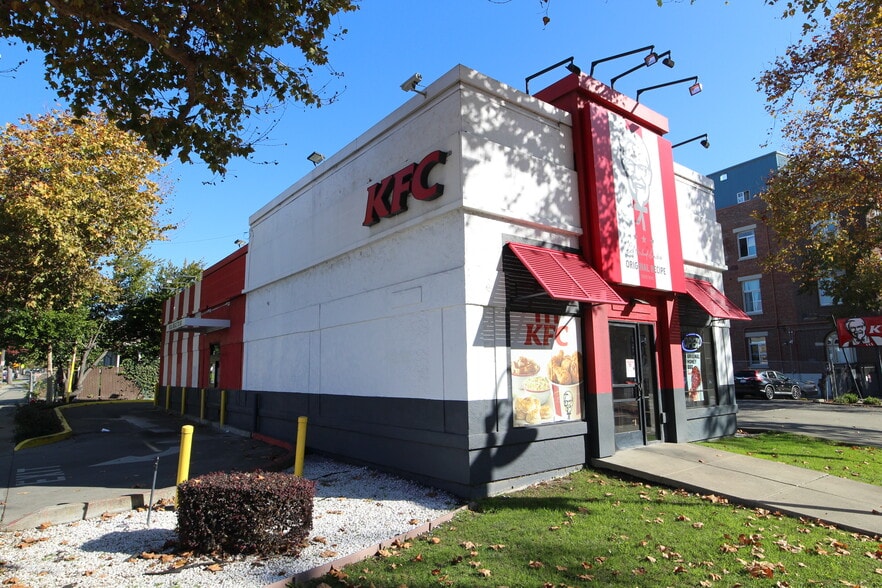 3400 Foothill Blvd, Oakland, CA à louer - Photo du bâtiment - Image 2 de 5