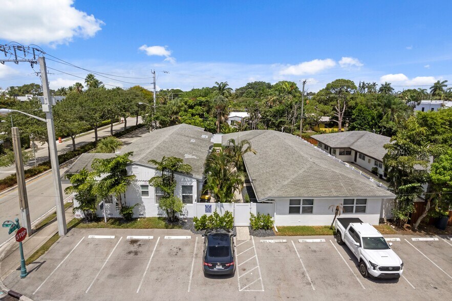 1301 NE 16th Ter, Fort Lauderdale, FL à vendre - Photo du bâtiment - Image 1 de 25