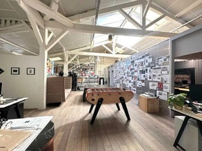 Bureau/Commerce de détail dans Paris à louer Photo intérieure- Image 1 de 2