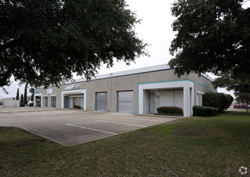 10827 Alder Cir, Dallas, TX à louer - Photo principale - Image 1 de 11