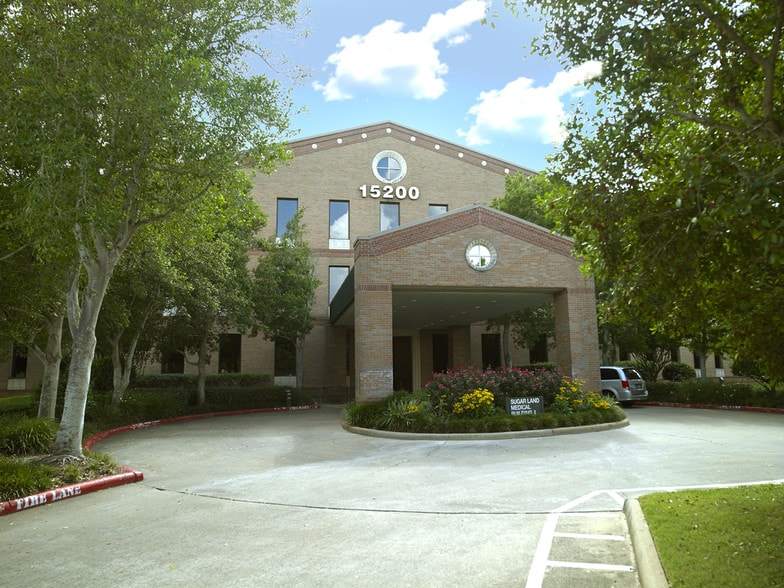 15200 Southwest Fwy, Sugar Land, TX for lease - Primary Photo - Image 1 of 38