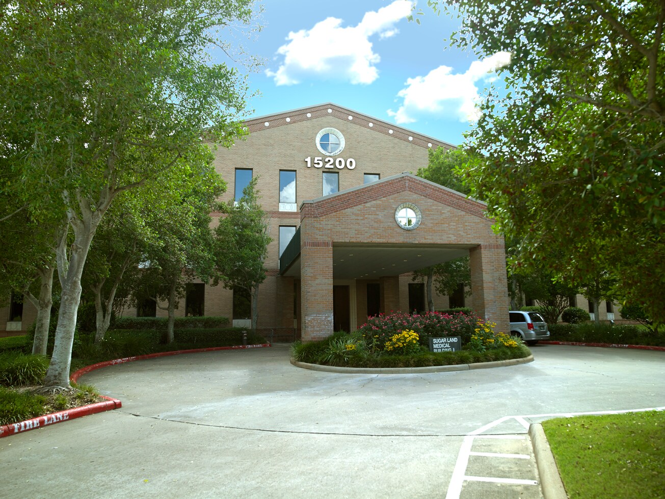 15200 Southwest Fwy, Sugar Land, TX à louer Photo principale- Image 1 de 39