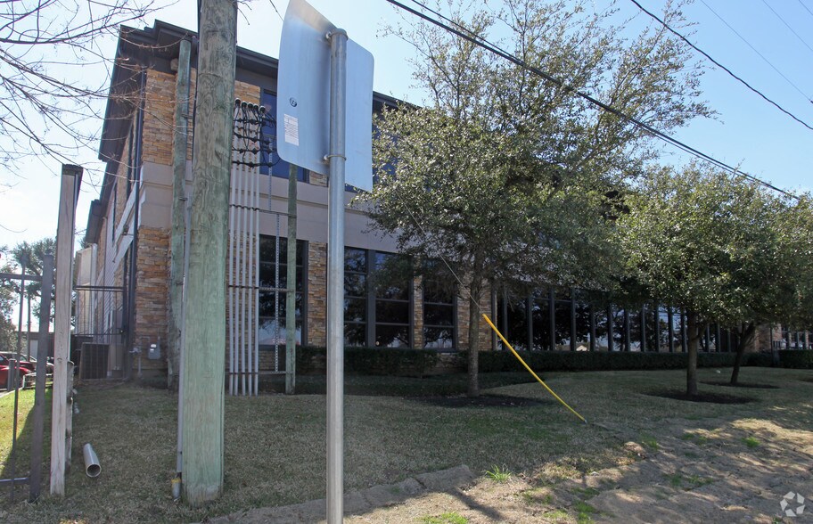 5325 Katy Fwy, Houston, TX à vendre - Photo du bâtiment - Image 2 de 3