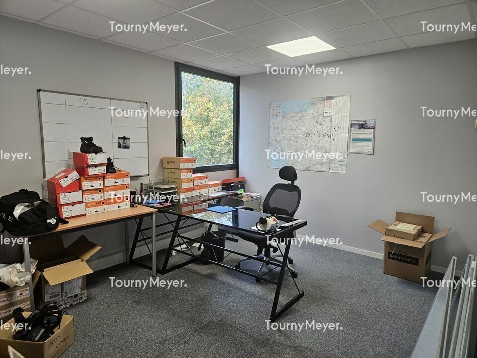 Office in Chartres-de-Bretagne for sale Interior Photo- Image 1 of 5
