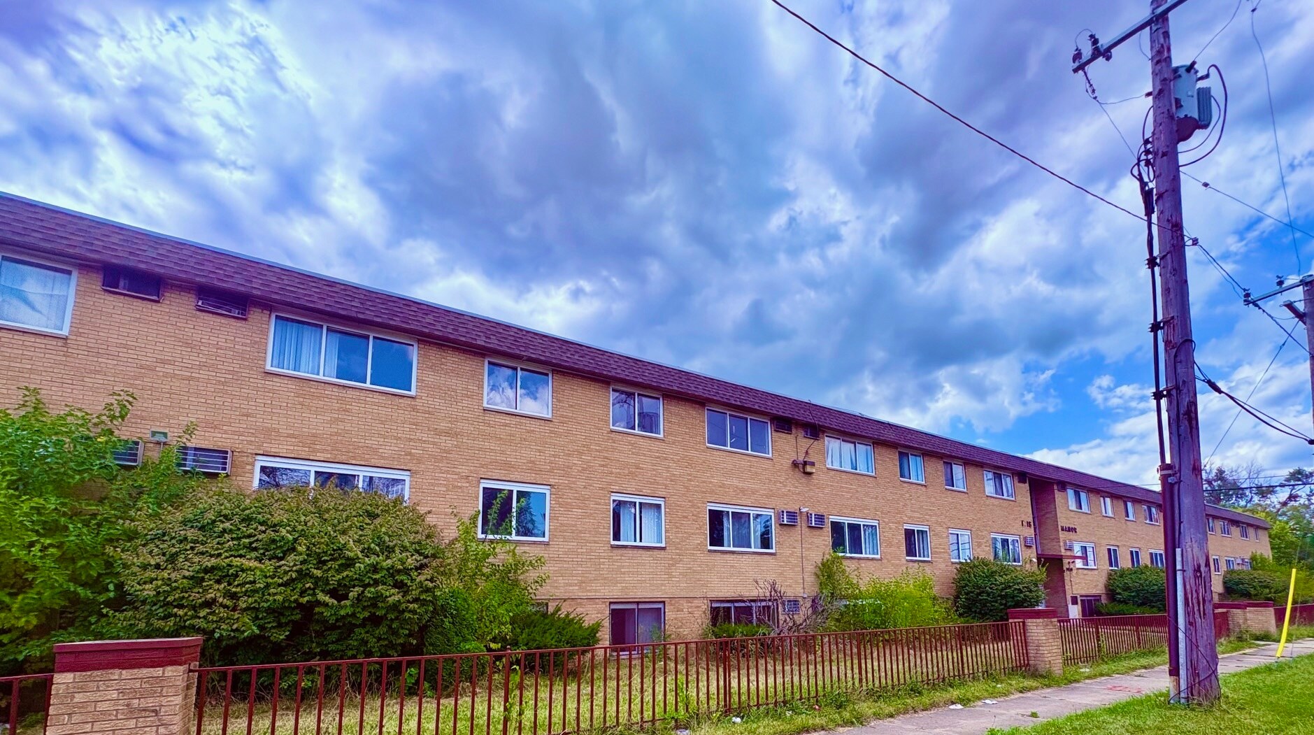 9501 Iris St, Detroit, MI à vendre Photo principale- Image 1 de 1