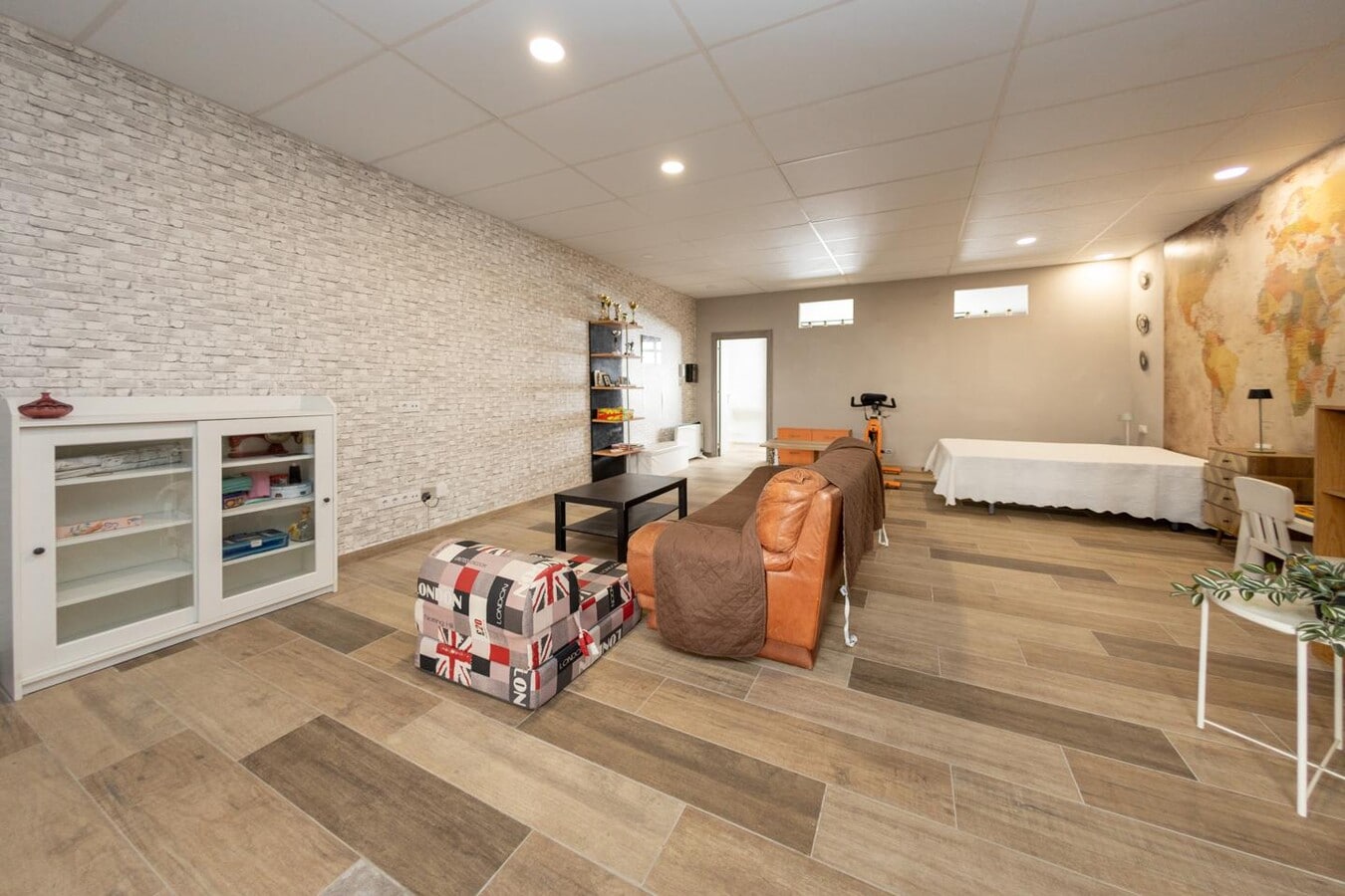 Pineda de Mar, BAR 08397 - Unit 1 -  - Interior Photo - Image 1 of 16