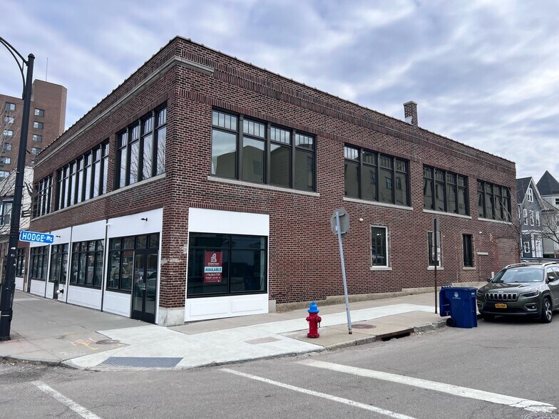 471 Elmwood Ave, Buffalo, NY à louer - Photo du bâtiment - Image 2 de 5