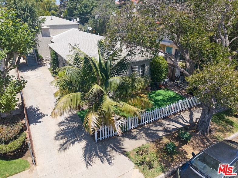 12029 Washington Pl, Los Angeles, CA à vendre - Photo du bâtiment - Image 2 de 18