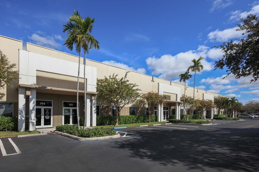 6535 Nova Dr, Davie, FL à louer - Photo du bâtiment - Image 3 de 34