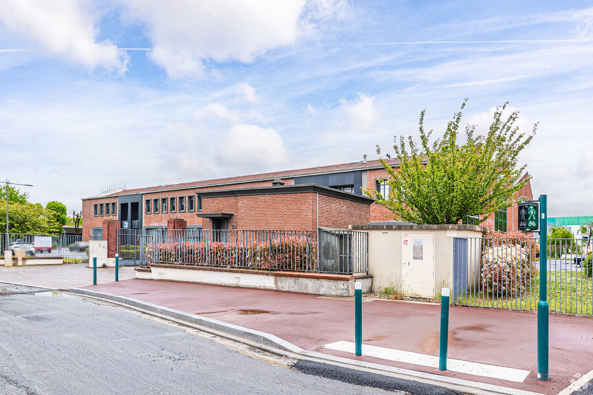 Flex in Gennevilliers for lease Primary Photo- Image 1 of 3