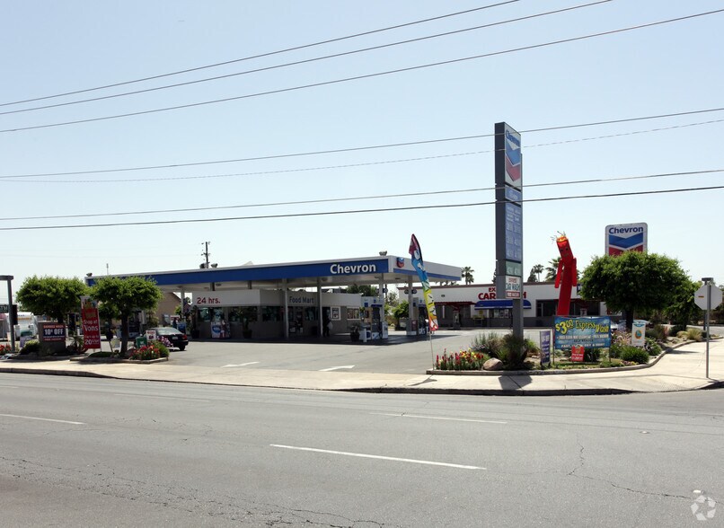 2525 White Ln, Bakersfield, CA for sale - Building Photo - Image 2 of 14