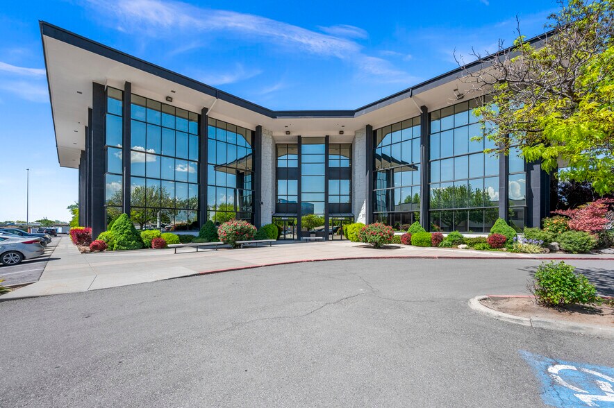 5250 Commerce Dr, Salt Lake City, UT à louer - Photo du bâtiment - Image 2 de 4